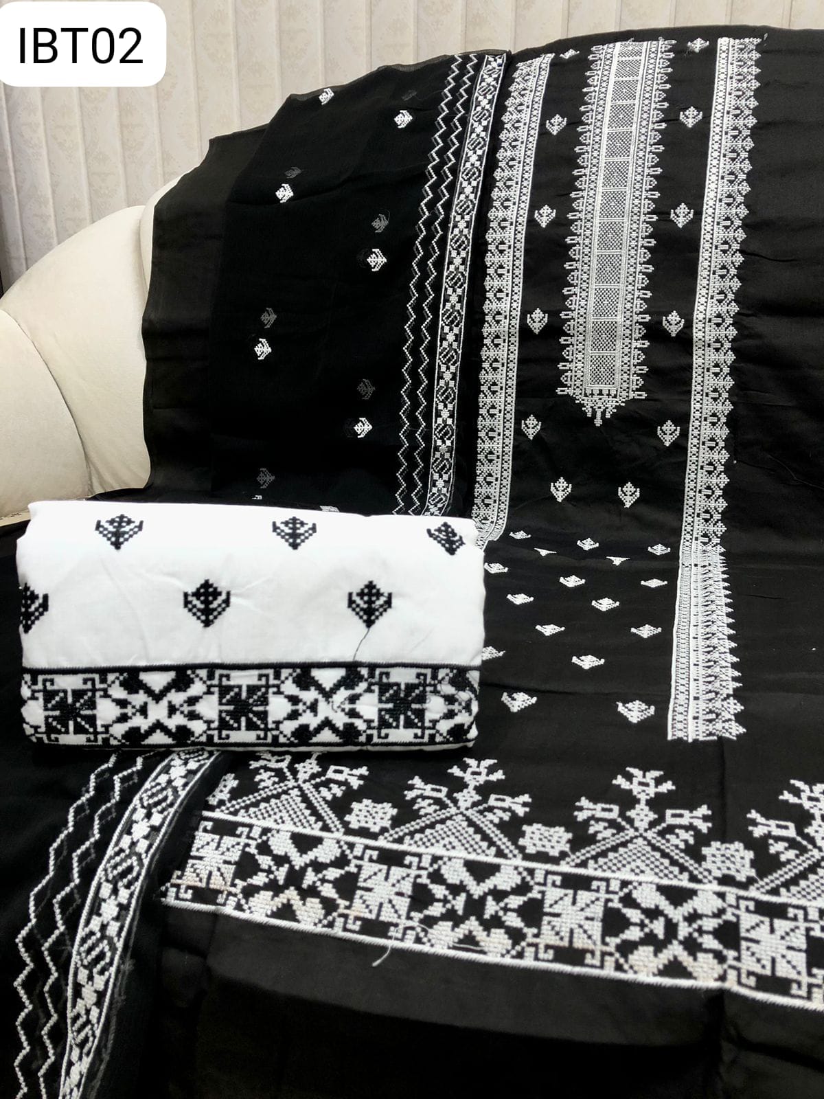 NEW ARRIVAL Computer Embroidery On Lawn Shirt N Trouser With Chiffon Duppatta