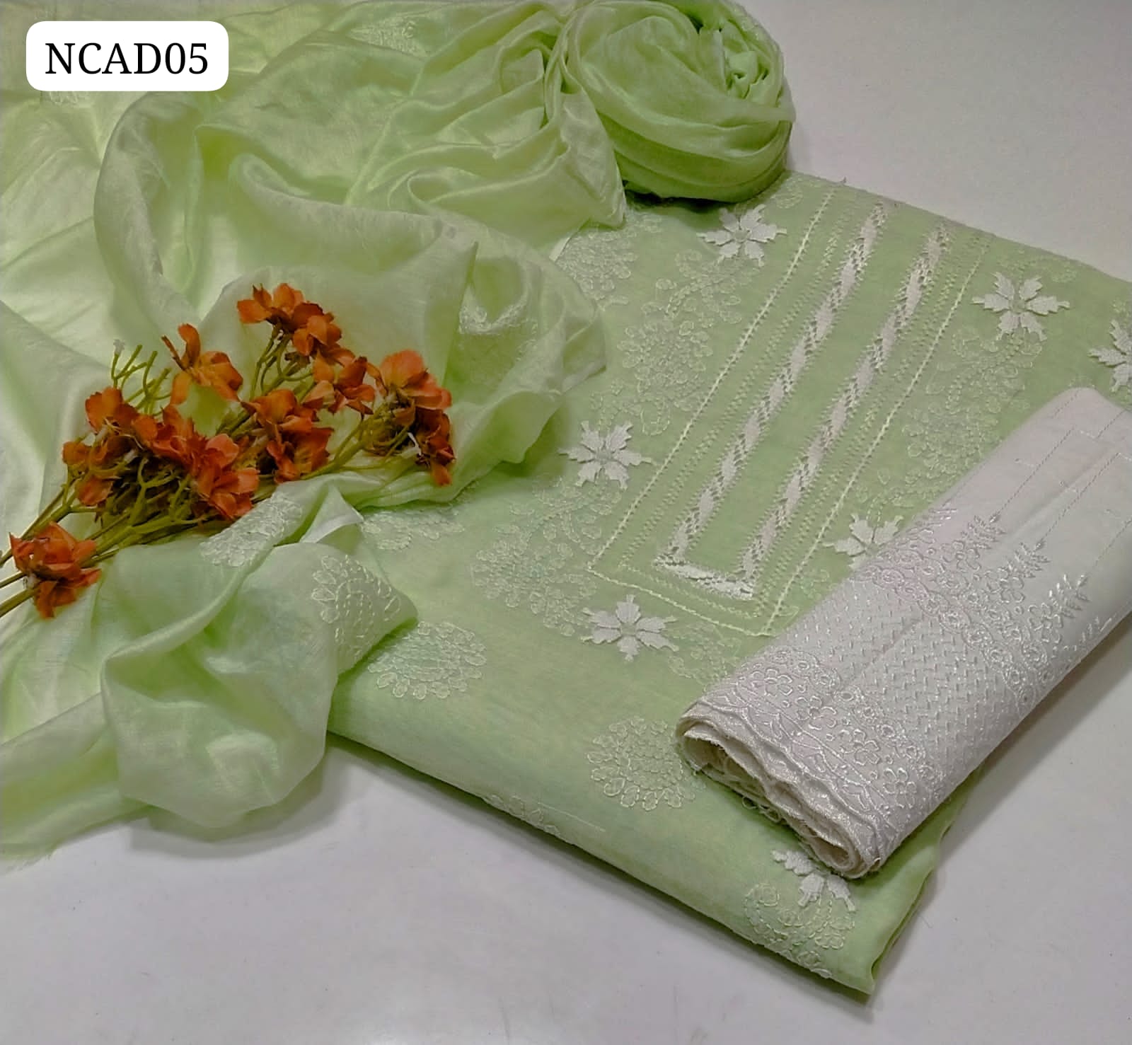 Paper Cotton Hande Made Tarkashi & Sheddu ChikenKari Gala Embroidery Botiq Style Shirt With Paper Cotton Embroidery Dupatta And Lawn Chiken Kari Trouser 3Pc Dress