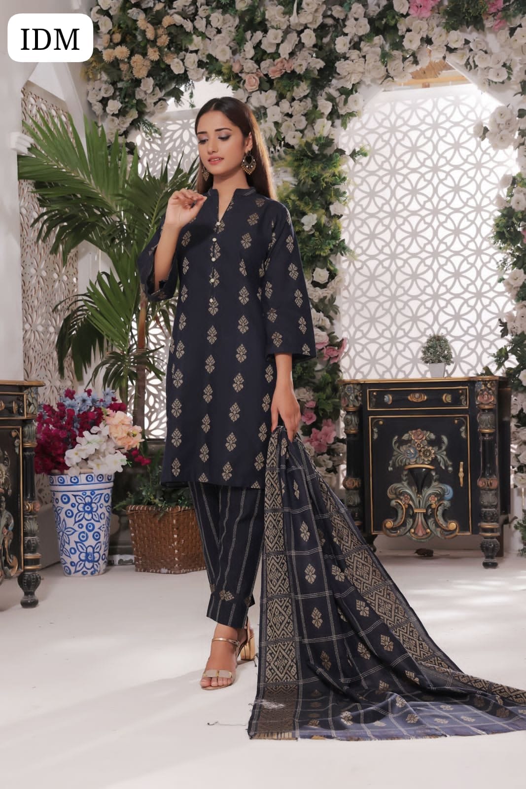 STAPLE SUSSI FABRIC JACQUARD WORK SHIRT WITH SUSSI LINING TROUSER AND CHECK JACQUARD SUSSI HEAVY SHAWL DUPPATTA 3PC DRESS