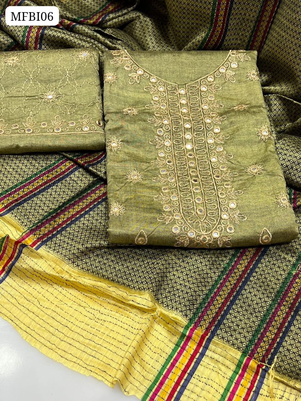 Sussi Fabric Karahi 9Mm Computer Work Shirt With Sussi Self Jucard Dupatta And Sussi Karahi 9Mm Computer Work Trouser 3Pc Dress