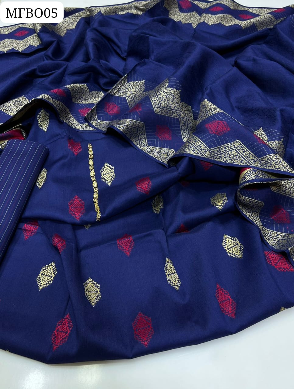 Jamawar Banarsi Work Shirt With Jamawar Banarsi Jucard Dupatta And Line Desgin Trouser 3Pc Dress