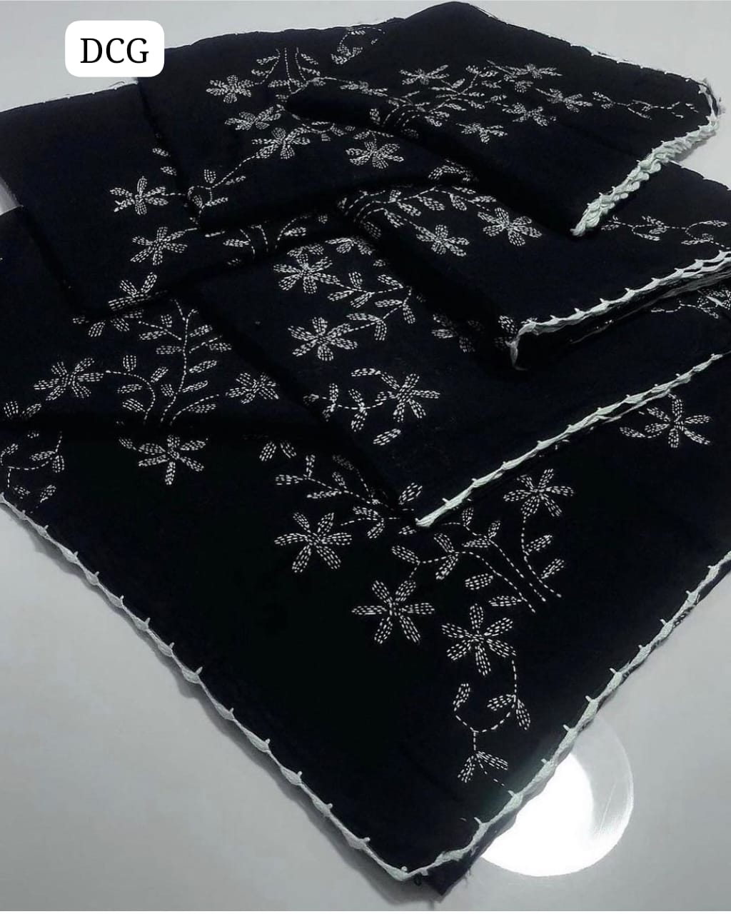 ﻿Pure Lawn Chadar Elegent And Beautiful Multani Hand Made Chadar Four Sided Hand Made Lace